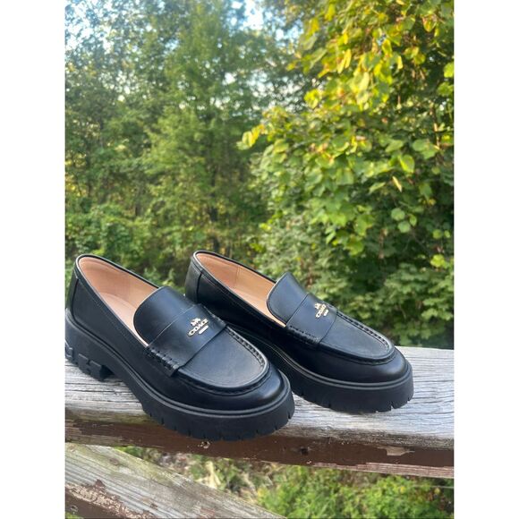 Coach CM587  Womans Leather Loafer Sz 8 Black NWOB - Picture 1 of 10